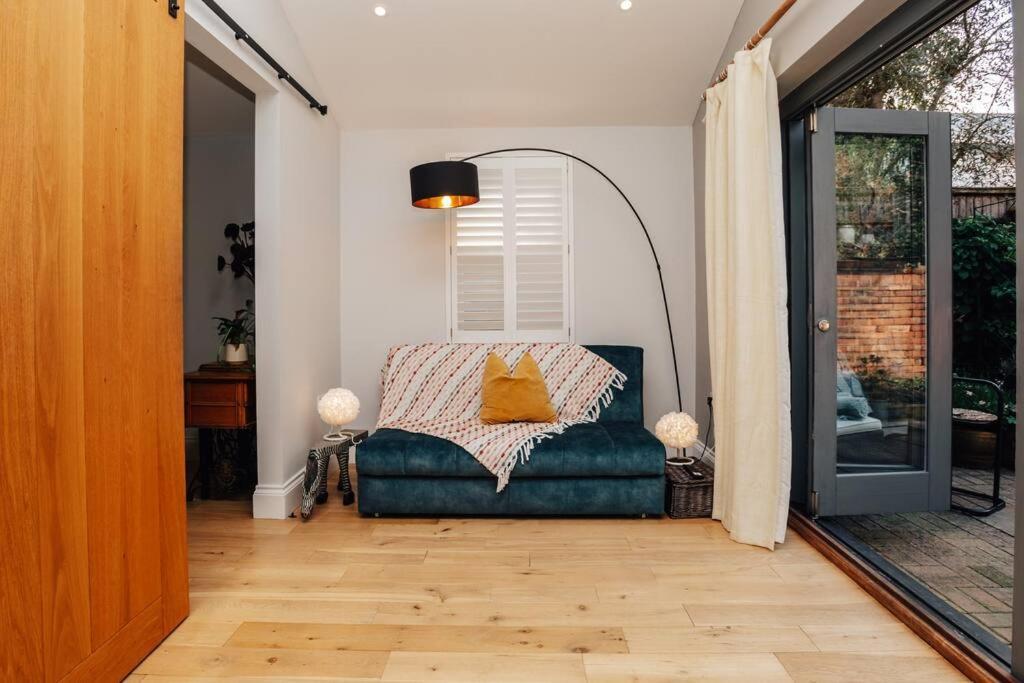 Henley Gardens Apartment Exterior photo