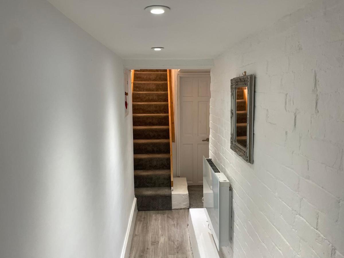 Henley Gardens Apartment Exterior photo